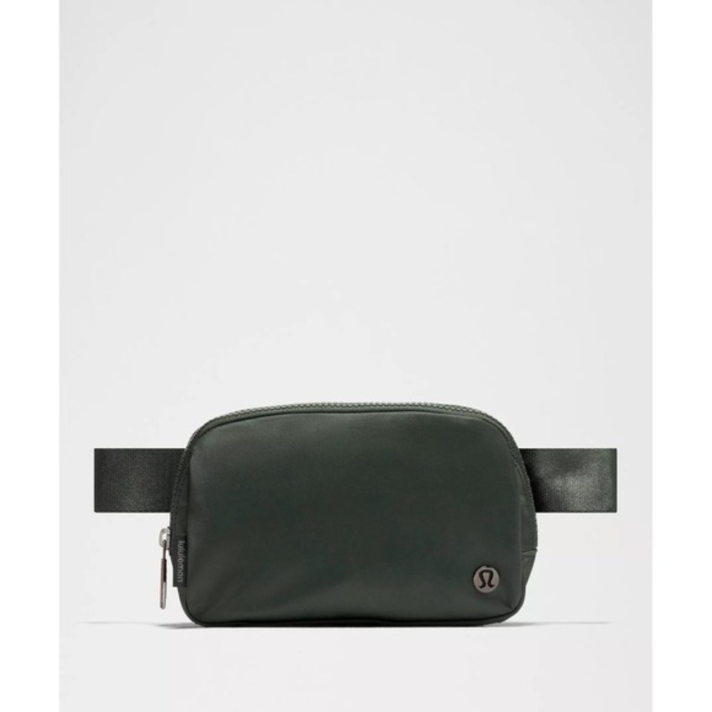 NEW Lululemon Everywhere Belt Bag Army Green 1L Fanny Pack Classic Gorpcore Gym - Picture 1 of 5